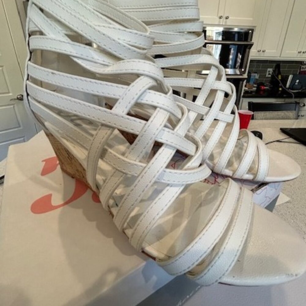 Journee Collection Twyla Wedge Sandal size 7.5